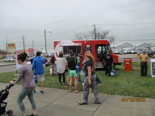 Ukrop's Food Truck: The line forms. As word gets out, the line will undoubtedly lengthen.