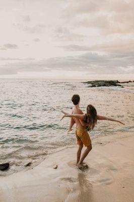 Experience the beauty of Hawaii's stunning coastline in this captivating photo by Brandy Leann Photo as Hawaii's premier photographer.