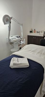 Clean & comfy facial rooms