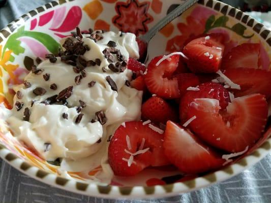 Honey Coconut Greek yogurt. Wow. Delicious. (I added strawberries and cacao nibs)