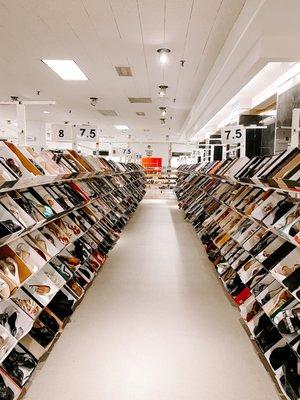 Warehouse Sale - Pop-Up Shoe Store