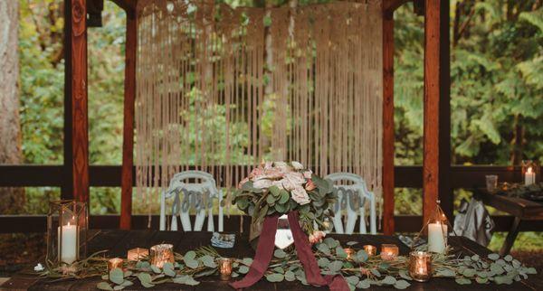 Sweetheart table, my bridal bouquet was the perfect centerpiece.