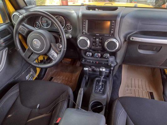 Front interior detail, carpet dash board, penales