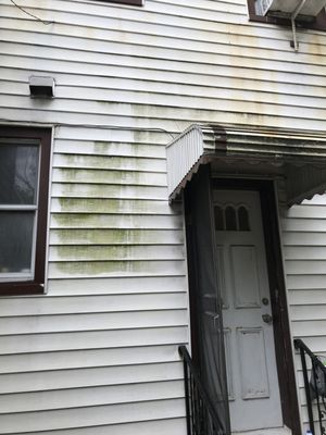 Power washing siding1