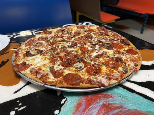 16" Rent-a-Cop Special Pepperoni, Bacon, Extra Cheese We added mushrooms