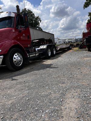 Wheel polishing and tank polish done on the semi