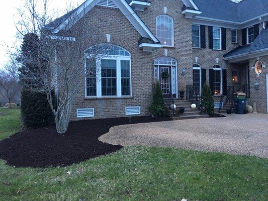 Hand spread mulch job