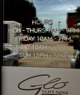 Glo Spa's business hours.