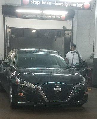 Person cleaning cars just before delivery - NO MASK!