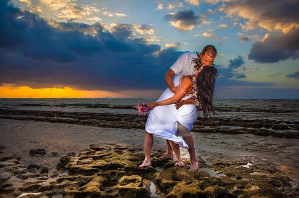 Kauai Wedding Photography at sunrise by wedding photographer, Kit Furderer with http://www.kauai-wedding-photographer.com/