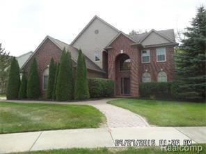 Beautiful Auburn Hills home!!! Call us for a showing appointment today.