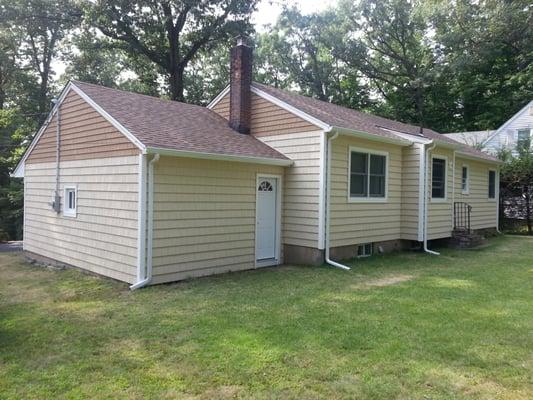 Traditional Shake bottom (colonial ivory) and Cape Code Shingles top (somerset wheat), white trim