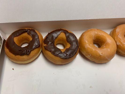 Looks like they just smeared chocolate on top of the donuts.