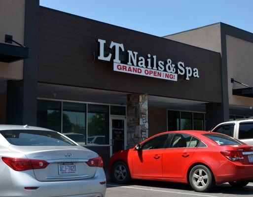 LT Nails and Spa