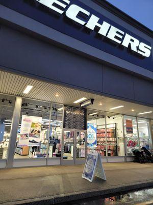 SKECHERS Warehouse Outlet