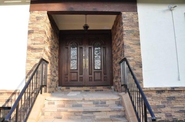 Monterrey Park 
Dry Stack Stone Panels in Earth color