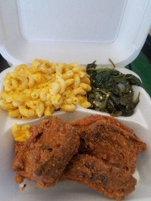 Fried chicken, mac and cheese and spinach