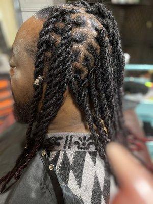 Loc extensions with a two-strand twist style