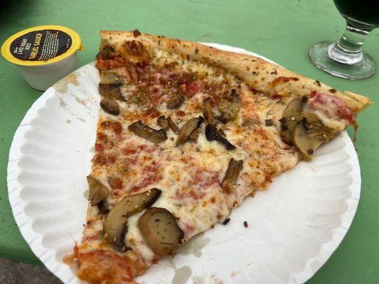 Mushroom pizza