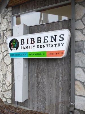 Bibbens Family Dentistry Sign on building