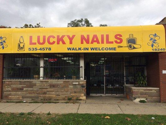 Lucky nails