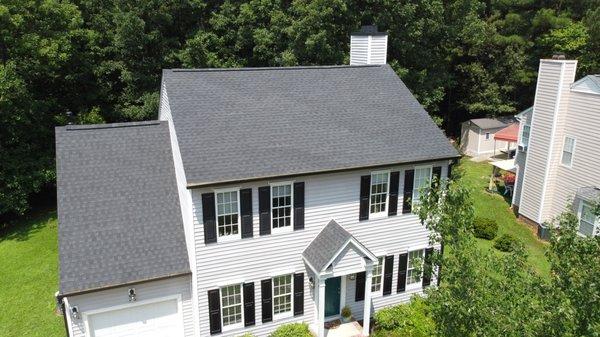 GAF Timberline HDZ Shingles in Charcoal. They look fantastic on this new roof replacement!