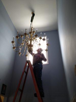 cleans all types chandeliers