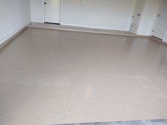 Installation Beige epoxy garage coating