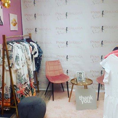 AN UPSCALE WOMEN'S BOUTIQUE LOCALLY OWNED AND OPERATED