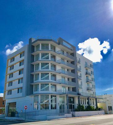 Great building , Ready to move in , spacious , family friendly, and great location. Call us for more information +1 (305) 538-0135