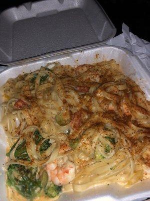 Shrimp Alfredo (sooo salty what a disappointment)