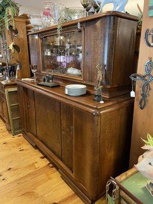 Liquor cabinet w pull out bar