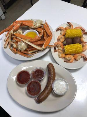 Seafood platers: crab legs, shrimp, and more