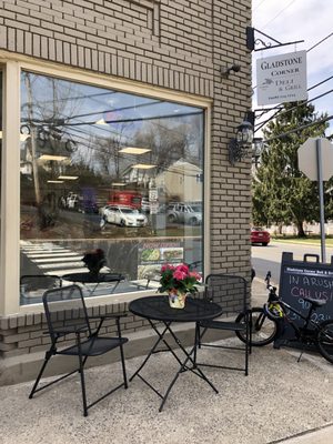 Gladstone Corner Deli & Grill front window