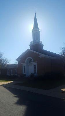 Beautiful and welcoming church downtown Leesburg. Easy access from the rte 7 bypass. Wonderful music programs and children's Sunday school.