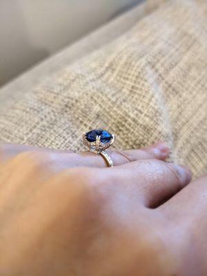 sapphire stone, scalloped basket (ucut pave all over - basket, prongs, shank, donut on buttom)