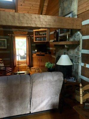 Robin's Nest Cabin - Living Room Area