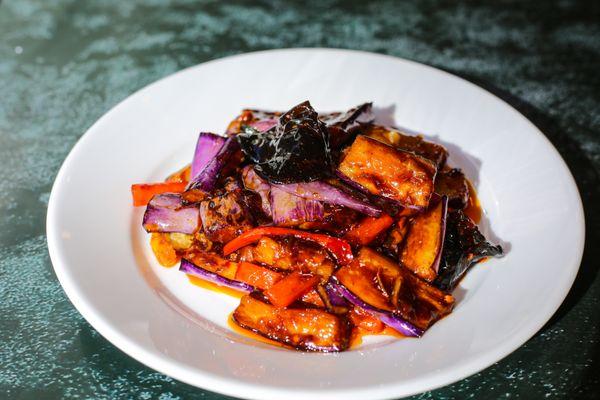 Sautéed eggplant w. garlic & chili sauce