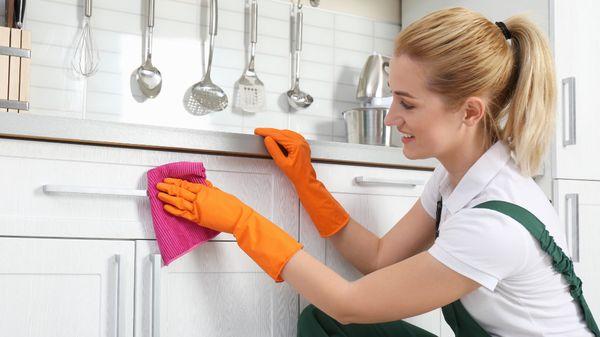 Kitchen cleaning