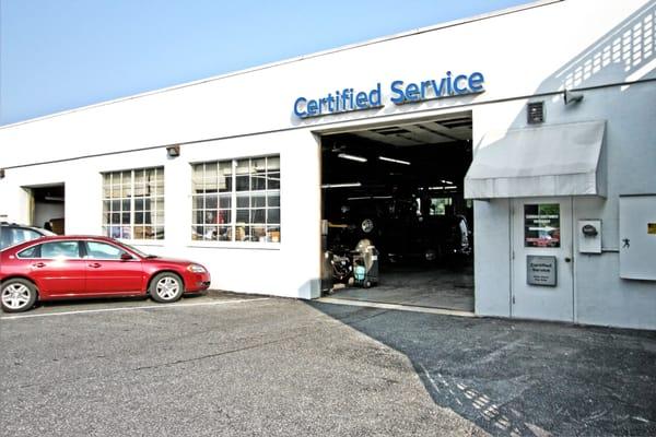 From oil changes, to diagnostic testing, to wheel alignments, we service all makes and models of cars and pickup trucks.