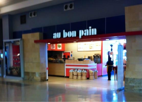 Au bon pain near gate 31/32