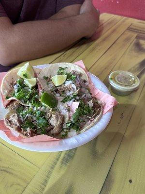 Tacos carnitas with their salsa