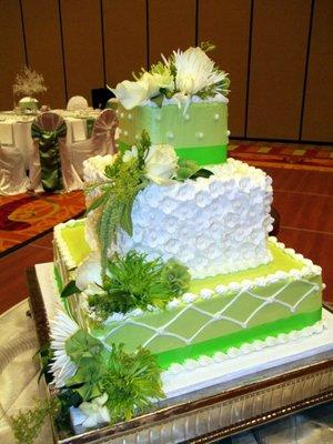 Beautiful wedding cake.