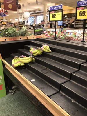 Only four bunches of green bananas in stock