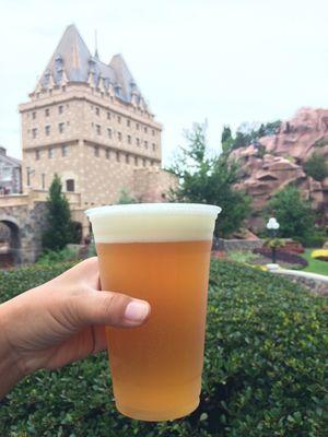 La Fin Du Monde from the kiosk in front of Canada