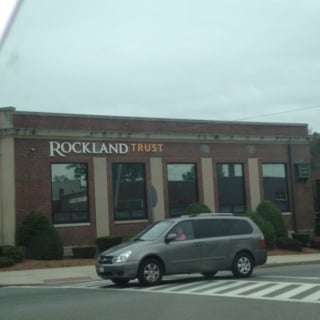 Rockland Trust Bank--  1 Mechanic St, Foxboro         Storefront