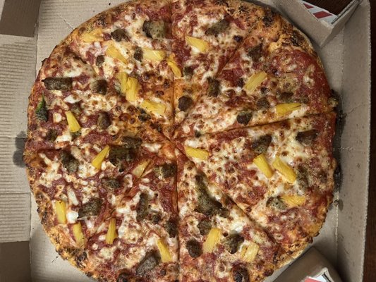 Pineapple sausage hand tossed pizza