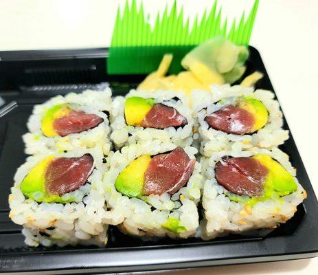 Tuna avocado roll