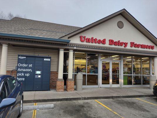 #amazon order pick up here at #udf @yelpcincy #westside #icecream