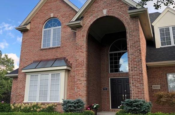 Salmon colored brick home construction with keystone accents.